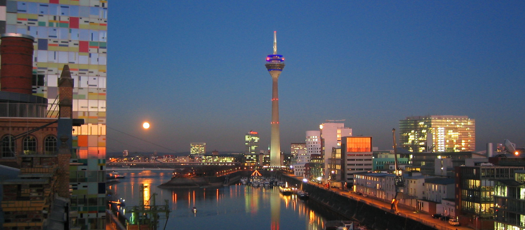 Dusseldorf at night (media harbour)